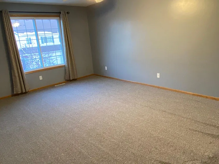 570 Tamarack Trl — Photo 8
