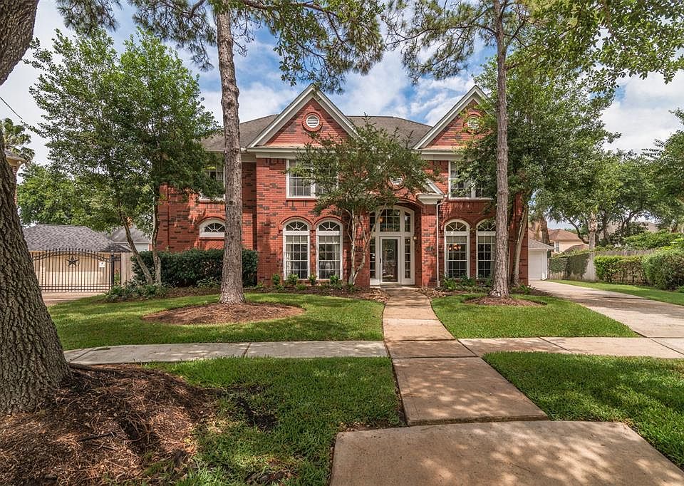 1st image of 2413 Sawgrass Ct