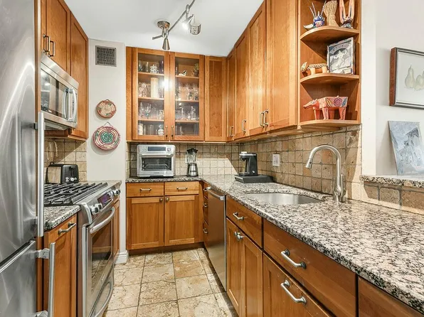 77 7th Ave APT 10K, New York, NY 10011