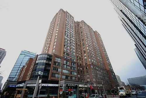 633 Bay St Photo 1