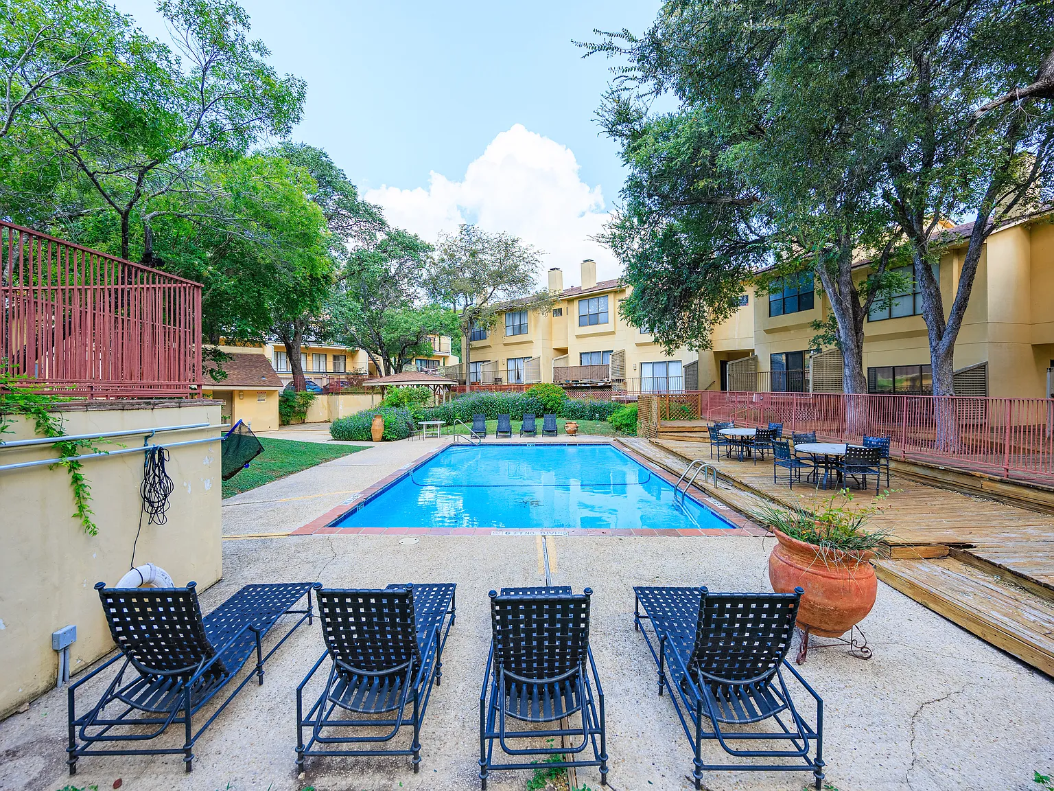 2 bed, 925 sqft, $1,300 — Photo 2