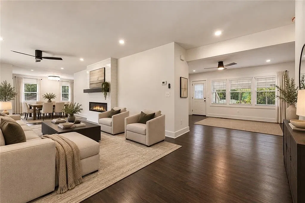 3 bed, 2.0 bath, 2217 sqft, $3,000 — Photo 3