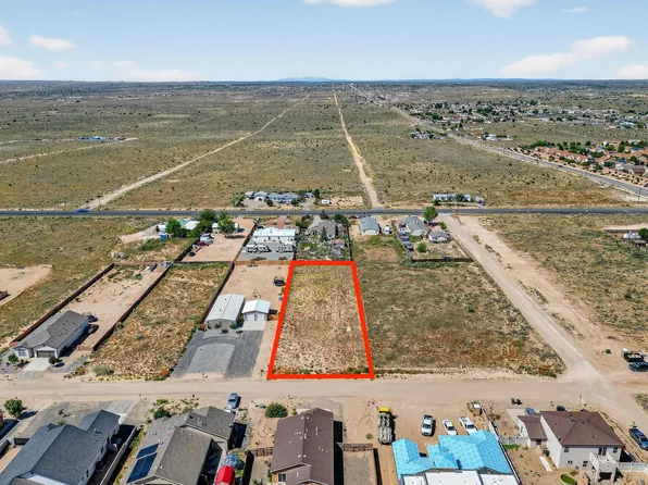 813 1st St NE, Rio Rancho, NM 87124