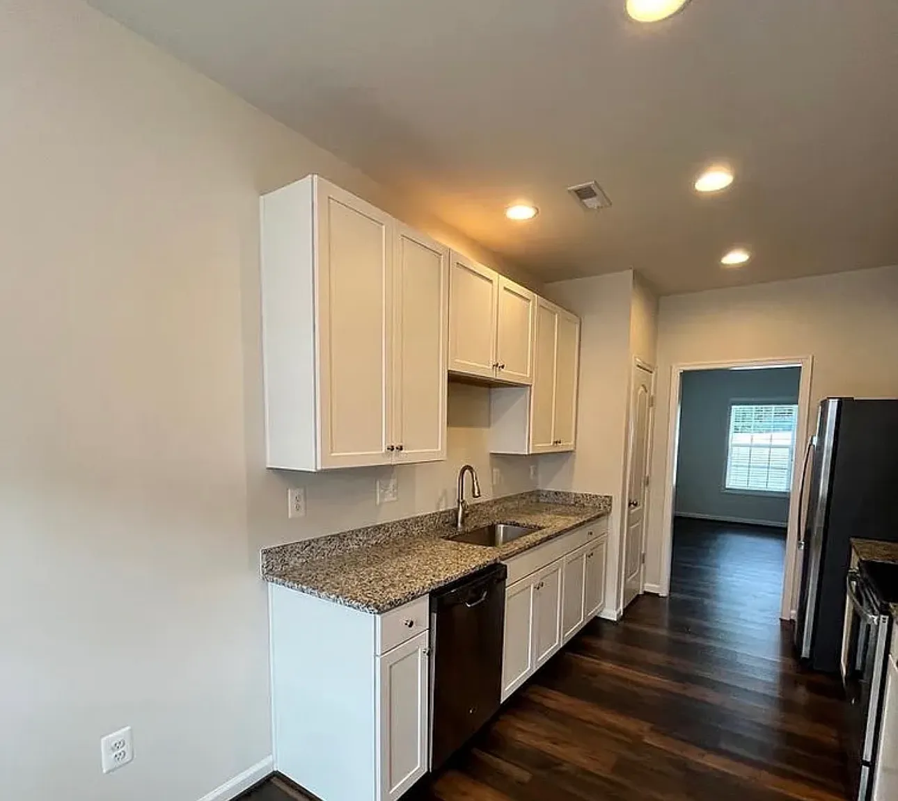 3 bed, 1440 sqft, $2,600 — Photo 3