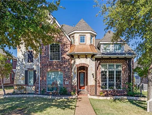 5 bed, 4864 sqft, $5,300 — Photo 1