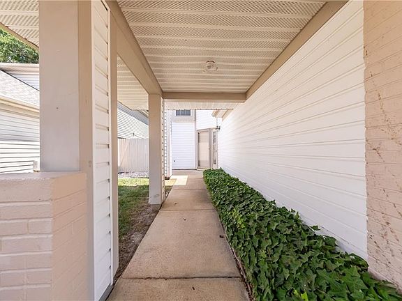 3rd image of 934 Nicklaus Dr