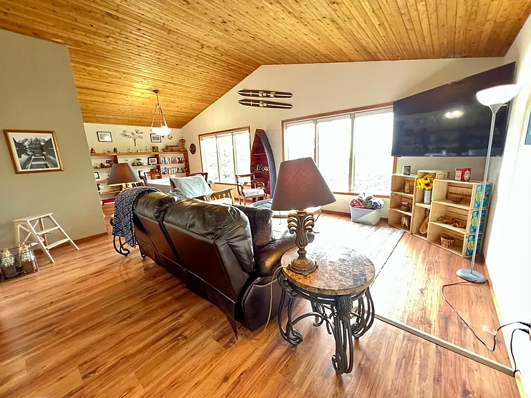 34373 Hilltop Dr — Photo 4
