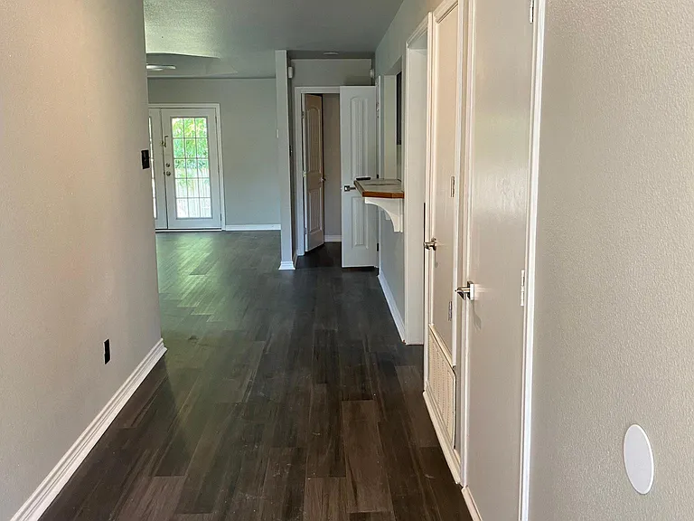 4110 Johnson St — Photo 9