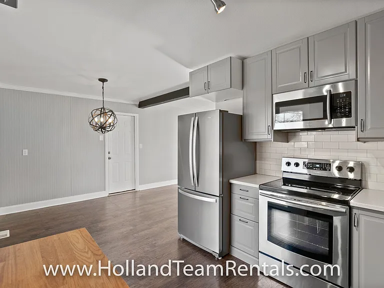 7112 S Franklin St — Photo 10