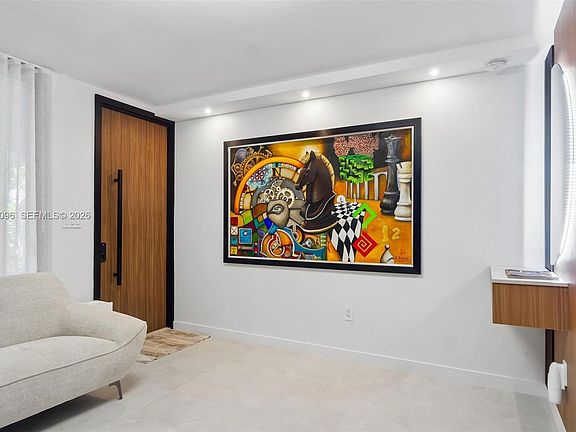 4th image of 425 Grapetree Dr APT 211