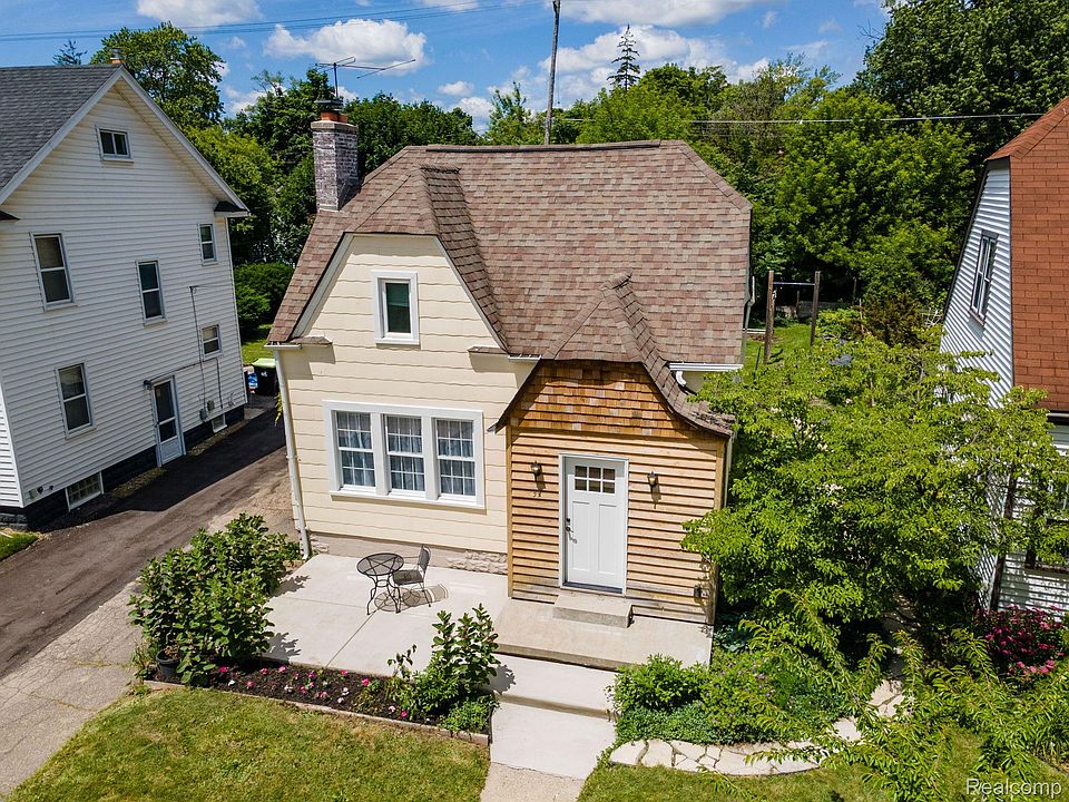1st image of 39 Mohawk Rd