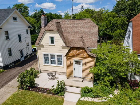 39 Mohawk Rd, Pontiac, MI 48341