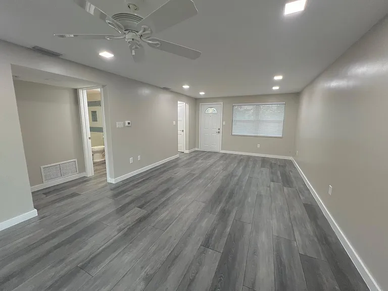 1147 Victoria Dr #B3 — Photo 3