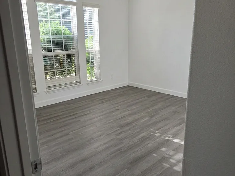 2104 Vernice Dr — Photo 15