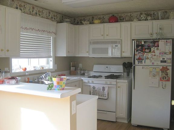 5th image of 647 Bedford Ct