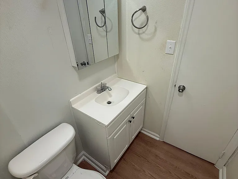605 Barton St #A — Photo 11