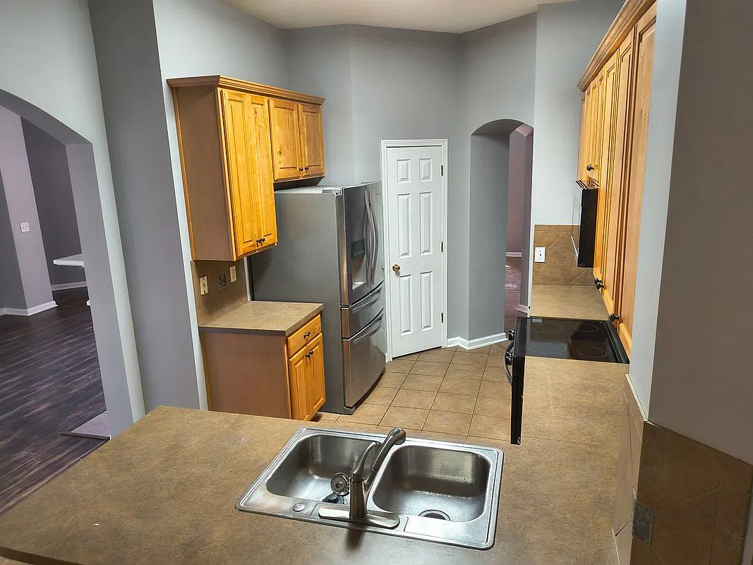 4 bed, 2.0 bath, 2093 sqft, $2,100 — Photo 3