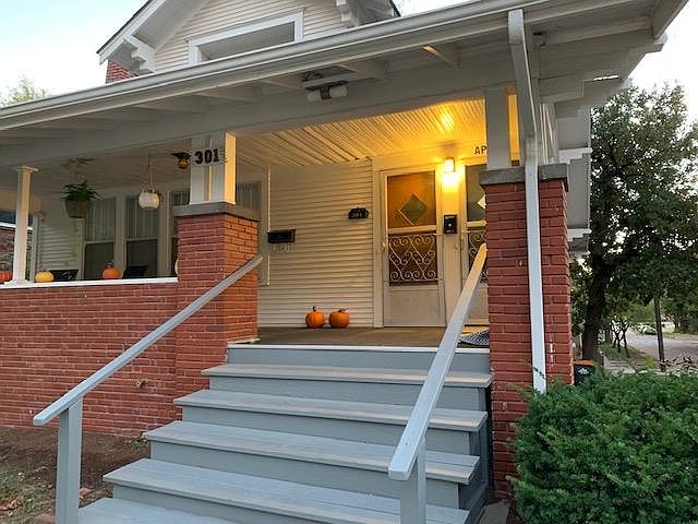 301 S Rutan Front porch