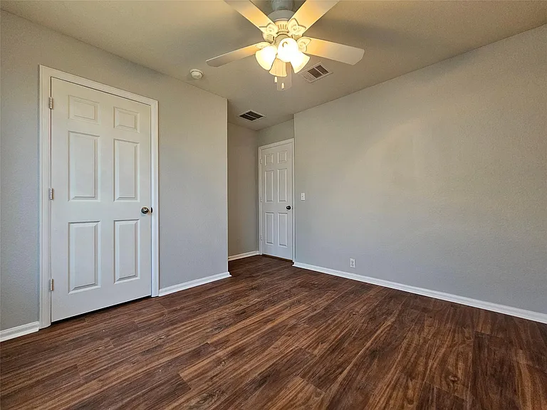580 Hometown Pkwy — Photo 30