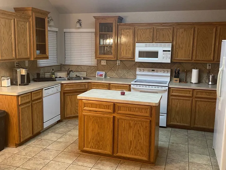 4904 Platinum Dr — Photo 10
