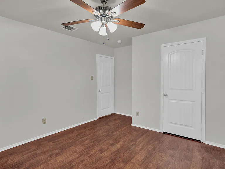2138 Meadow View Dr — Photo 20