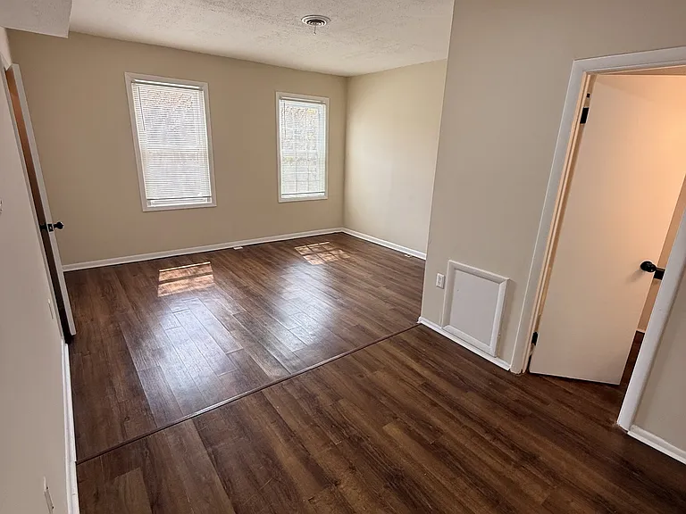 1504 Isherwood St NE #3 — Photo 2