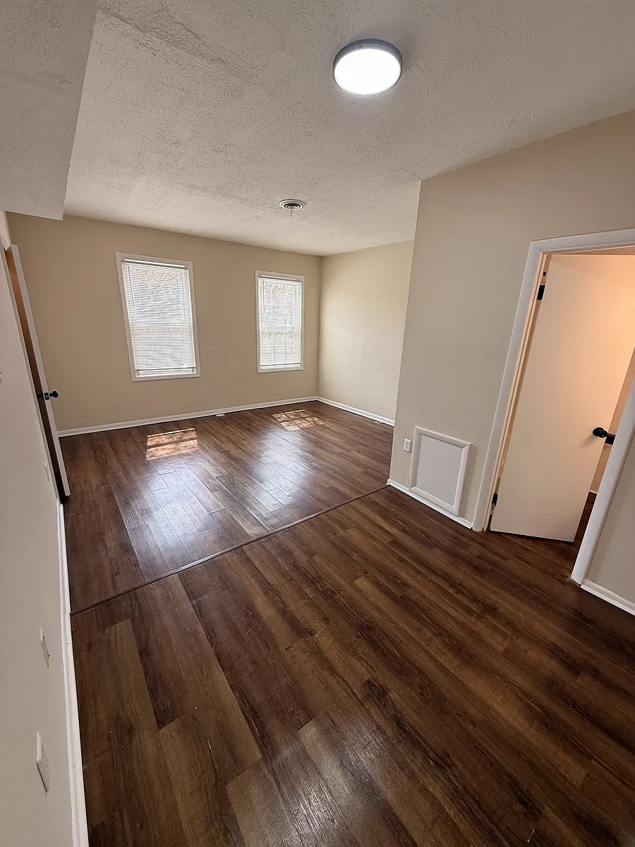 Building Photo - 1504 Isherwood St NE #3