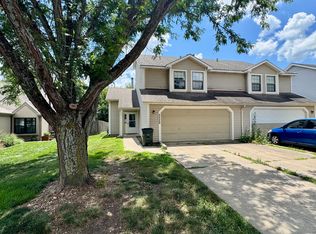 2529 Crestline Ct, Lawrence, KS 66047