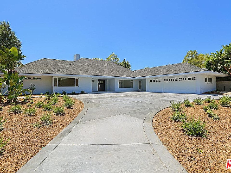 1st image of 705 N Beverly Dr