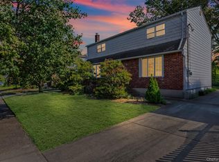 1241 G St, Valley Stream, NY 11580