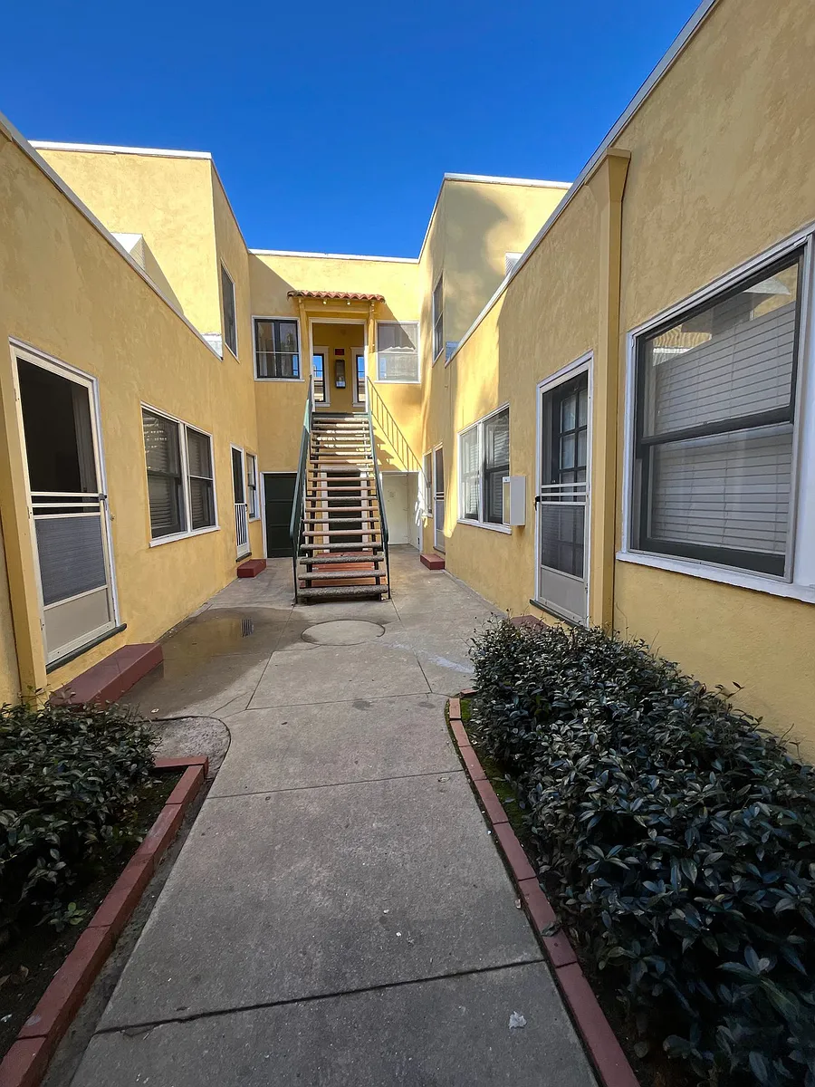 Building Photo - 319 W 5th St Long Beach, Ca 90802