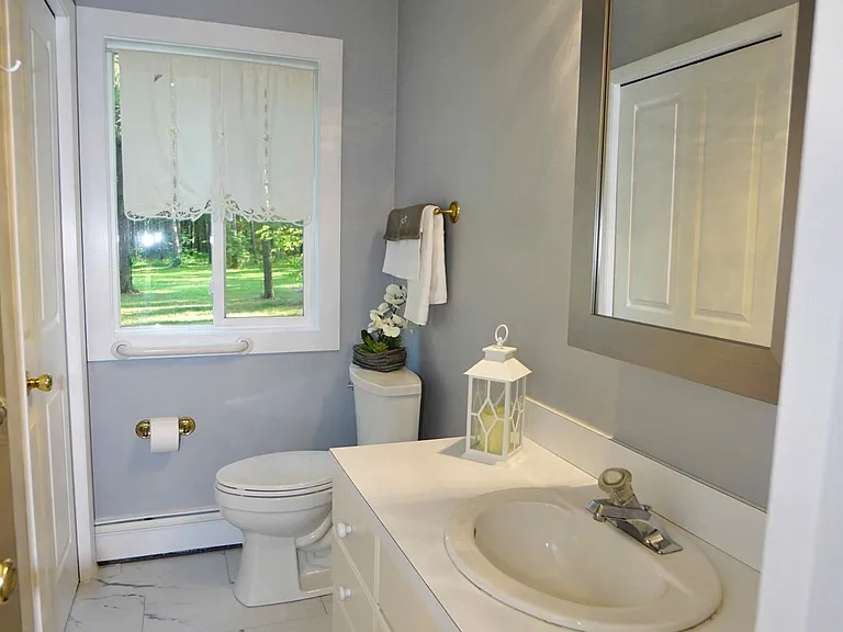 1st fl full bath