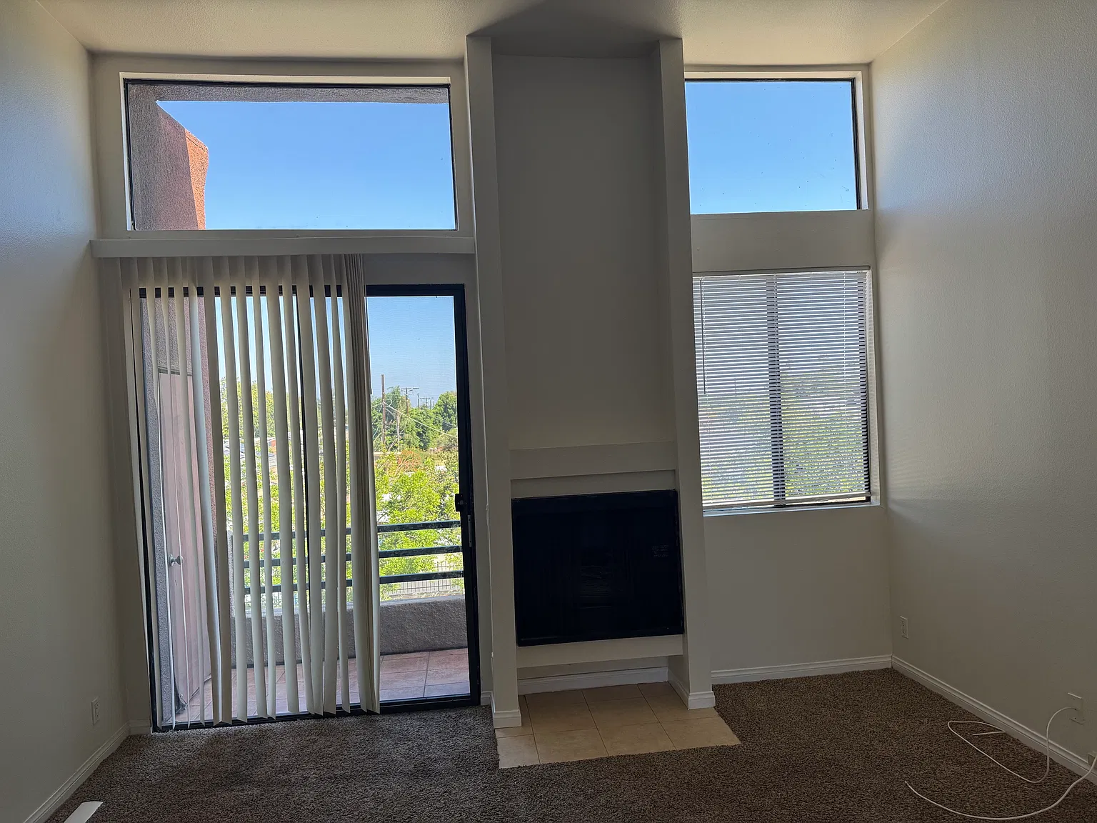 2 bed, 950 sqft, $2,700 — Photo 1