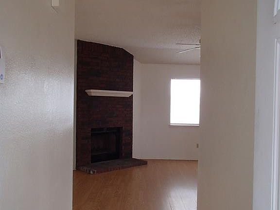 3rd image of 5001 Parkwood Dr