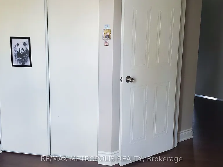 31 Goldenlight Cir — Photo 8