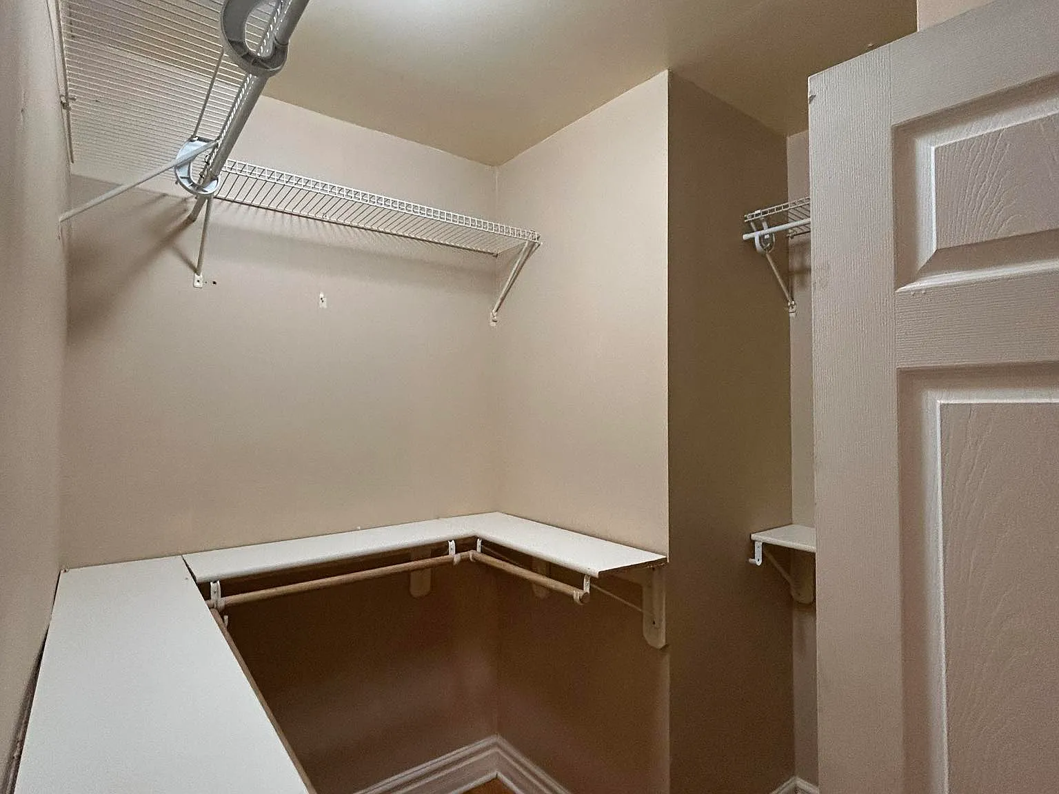 2 bed, 850 sqft, $1,700 — Photo 4