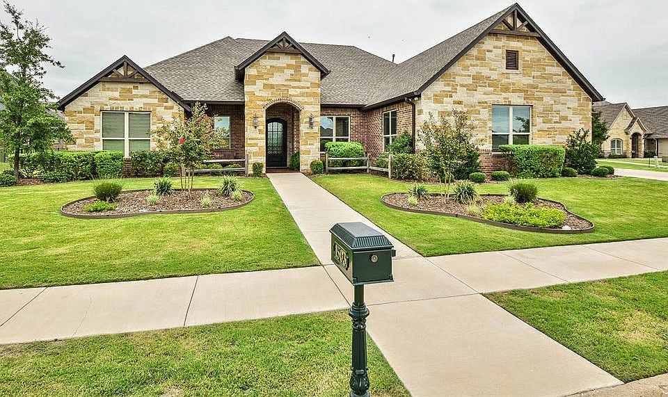 2nd image of 1503 Harbor Lakes Dr