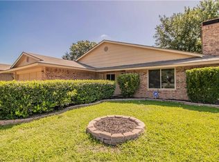 2928 Oakridge Dr, Bedford, TX 76021