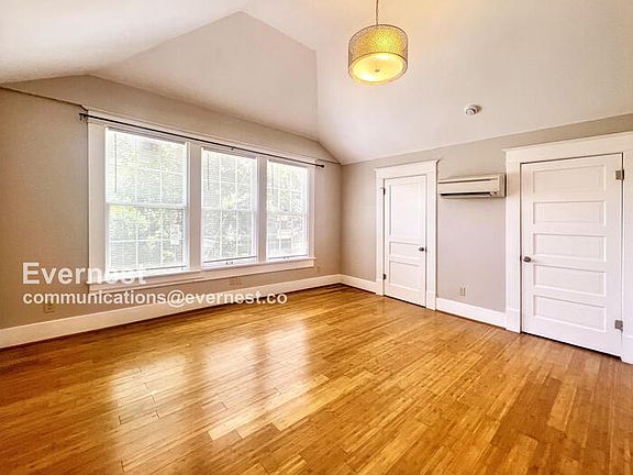 5th image of 801 Willow St Unit B