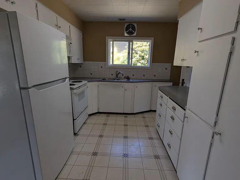 1808 Lake Ave S — Photo 3
