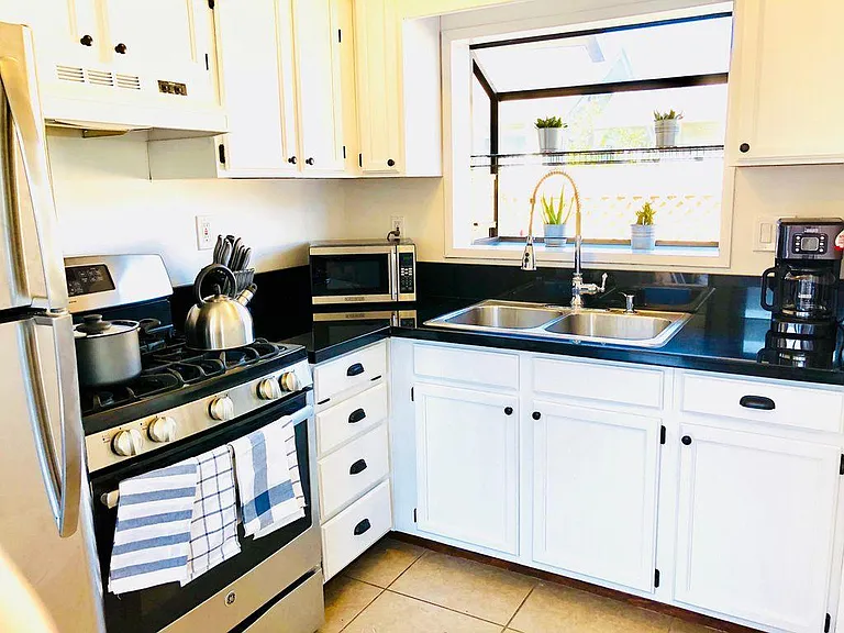 830 Falcon Pl — Photo 2