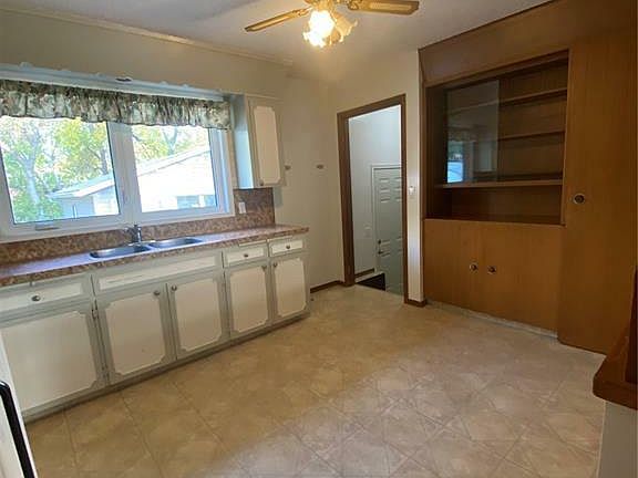 3rd image of 444 McGillivray Dr