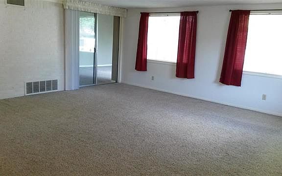 3rd image of 3015 Catalina Dr