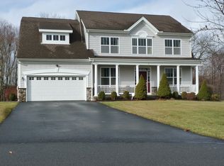 8 Independence Cir, Middlebury, CT 06762
