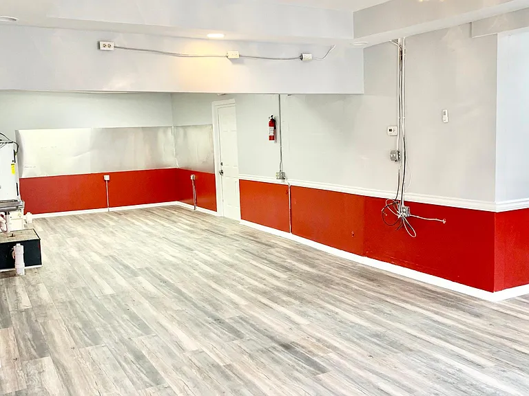 3291 Thomas St — Photo 13
