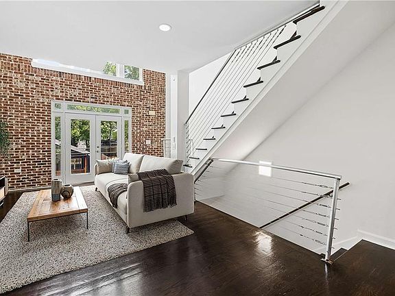 5th image of 142 Moreland Ave SE Unit 204