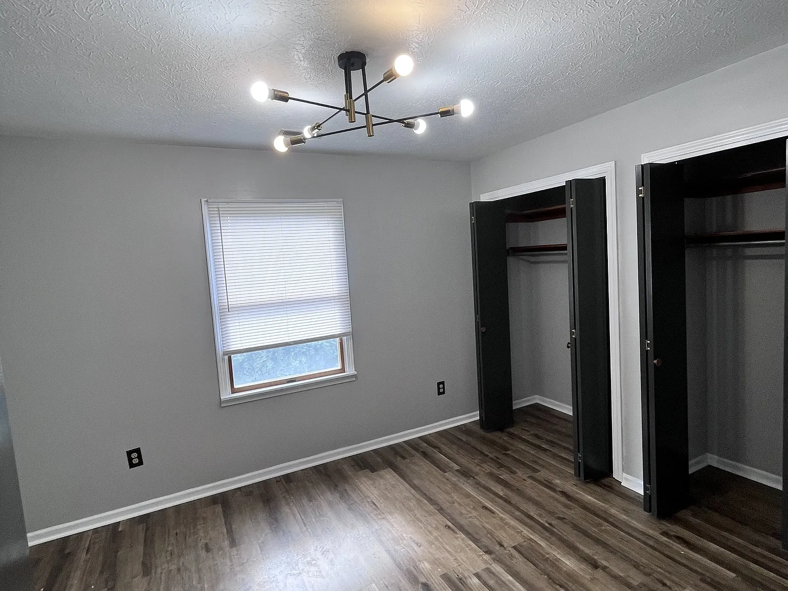 213 Elas Court - 215 — Photo 3