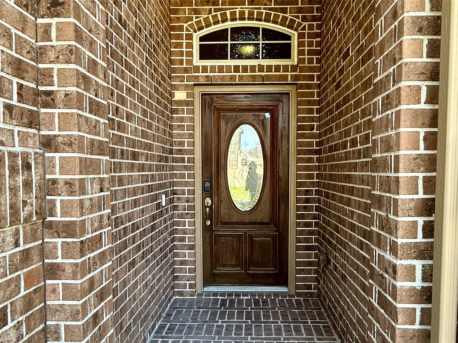 3 bed, 2.0 bath, 2069 sqft, $2,250 — Photo 2