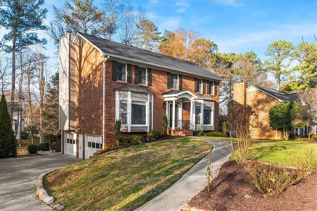 4 bed, 4.0 bath, 3474 sqft, $2,995 — Photo 2