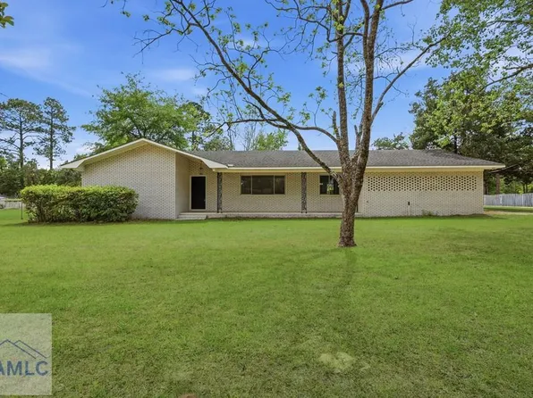 75 Woodlawn Dr, Jesup, GA 31545